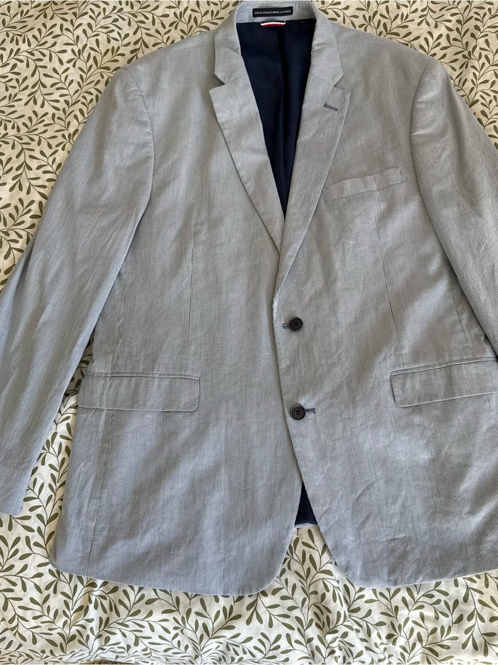 Tommy Hilfiger Men's Light Gray Two-Button Blazer - Classic Tailored Sport Coat